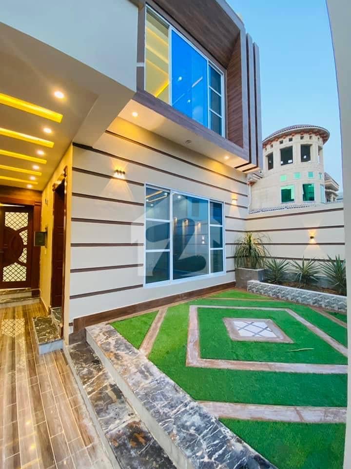ورسک روڈ پشاور میں 7 کمروں کا 10 مرلہ مکان 4.3 کروڑ میں برائے فروخت۔ ورسک روڈ پشاور میں 7 کمروں کا 10 مرلہ مکان 4.3 کروڑ میں برائے فروخت۔