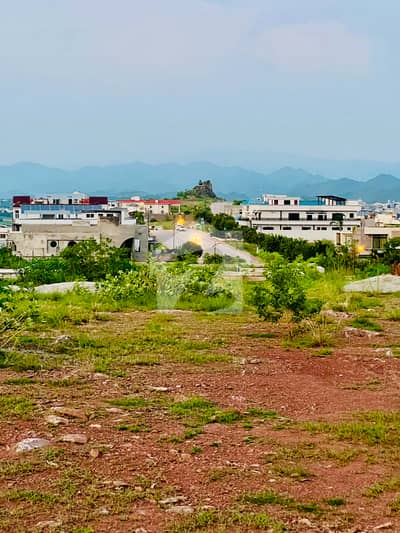 2 kanal highted location plot back open to margalla hills view