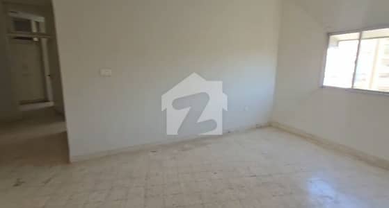 فریرے ٹاؤن کراچی میں 3 کمروں کا 8 مرلہ فلیٹ 4.75 کروڑ میں برائے فروخت۔