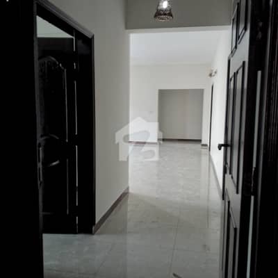 10 MARLA 3 BEDROOM APARTMENT AVAILABLE FOR RENT