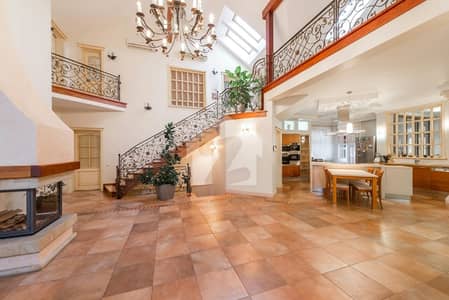 Stunning Prime Location 1000 Square Yards House In DHA Phase 6 Available