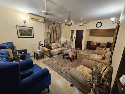 Prime Location 2500 Square Feet Flat In Bath Island For Rent At Good Location