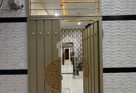 یتیم خانہ چوک ملتان روڈ,لاہور میں 4 کمروں کا 2 مرلہ مکان 95.0 لاکھ میں برائے فروخت۔