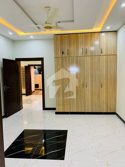 Get This Amazing 8 Marla Lower Portion Available In Bahria Town Phase 8 For Rent