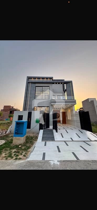 5 Marla house far sell bahria Town Lahore 5 Marla house far sell bahria Town Lahore