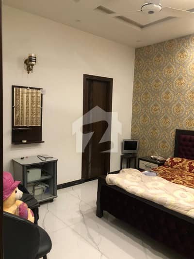 طارق گارڈنز لاہور میں 2 کمروں کا 10 مرلہ بالائی پورشن 1.1 لاکھ میں کرایہ پر دستیاب ہے۔