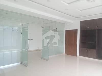 04 MARLA COMMERCIAL FLOOR WITH LIFT AVAILABLE