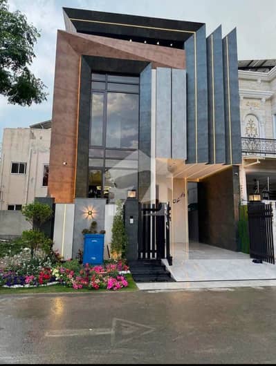 ڈی ایچ اے 9 ٹاؤن ۔ بلاک سی ڈی ایچ اے 9 ٹاؤن,ڈیفنس (ڈی ایچ اے),لاہور میں 3 کمروں کا 5 مرلہ مکان 2.75 کروڑ میں برائے فروخت۔ ڈی ایچ اے 9 ٹاؤن ۔ بلاک سی ڈی ایچ اے 9 ٹاؤن,ڈیفنس (ڈی ایچ اے),لاہور میں 3 کمروں کا 5 مرلہ مکان 2.75 کروڑ میں برائے فروخت۔