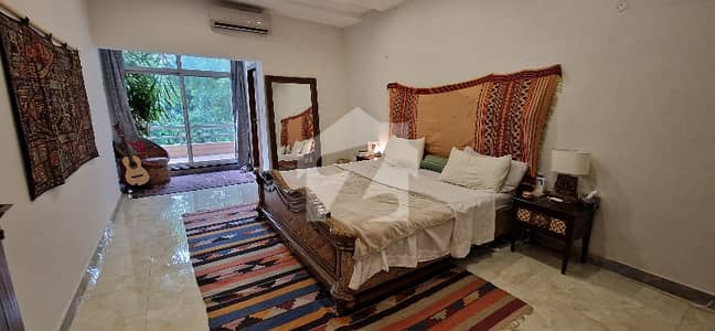 independent upper portion fully furnished for Pakistani and foreigners