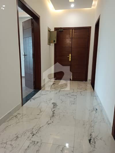 10 MARLA 3 BEDROOM APARTMENT AVAILABLE FOR SALE