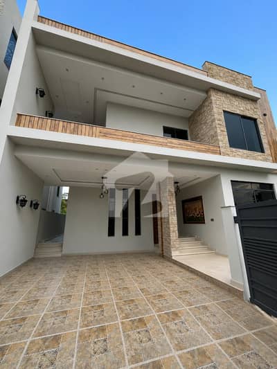 10 Marla Brand New Luxury House for Sale