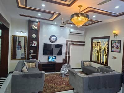 جوبلی ٹاؤن لاہور میں 6 کمروں کا 10 مرلہ مکان 4.5 کروڑ میں برائے فروخت۔ جوبلی ٹاؤن لاہور میں 6 کمروں کا 10 مرلہ مکان 4.5 کروڑ میں برائے فروخت۔