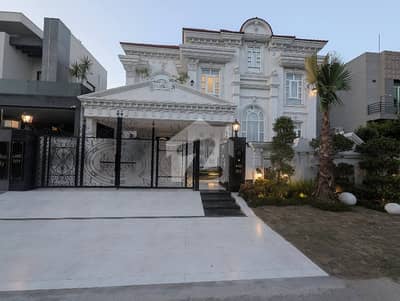 ایف ۔ 11 اسلام آباد میں 6 کمروں کا 1 کنال مکان 15.0 کروڑ میں برائے فروخت۔