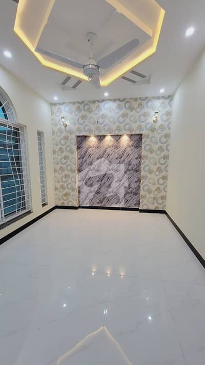 4 MARLA 3RD FLOOR FLATE FOR RENT