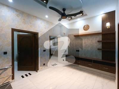 Your Search Ends Right Here With The Beautiful Near To Park House In Park View City At Affordable Price Of Pkr Rs. 17000000