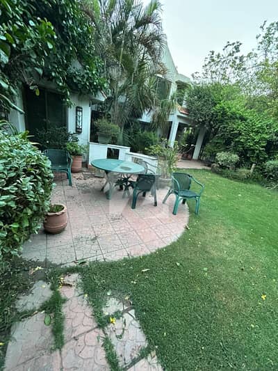 22 MARLA HOUSE MM ALAM ROAD