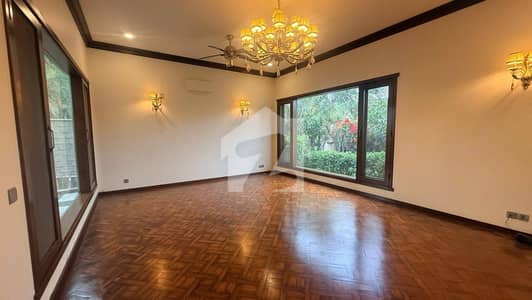 Luxurious 1000yards Slightly Used Bungalow Available For Sale With Basement &Pool