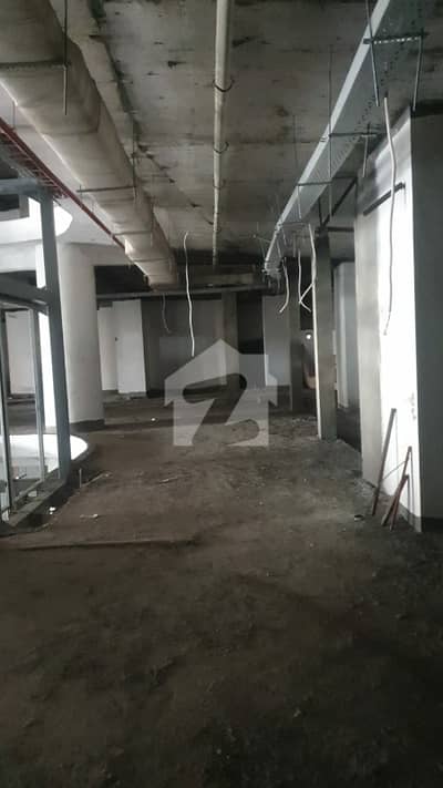 یونیورسٹی روڈ پشاور میں 5 مرلہ دکان 6.5 کروڑ میں برائے فروخت۔