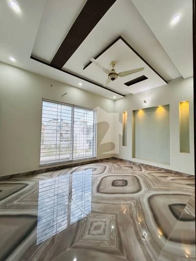 Corner 10 Marla House Up For sale In Eden Canal Villas