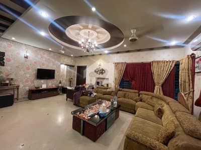 ONE KANAL BEAUTIFULL HOUSE AVAILABLE FOR RENT IN DHA PHASE 1