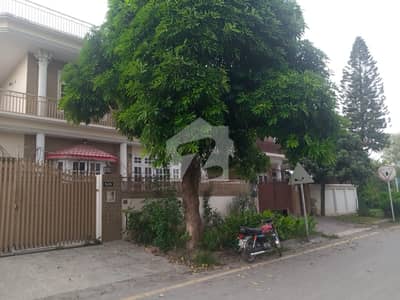 آئی ۔ 8 اسلام آباد میں 5 کمروں کا 12 مرلہ مکان 3.5 لاکھ میں کرایہ پر دستیاب ہے۔