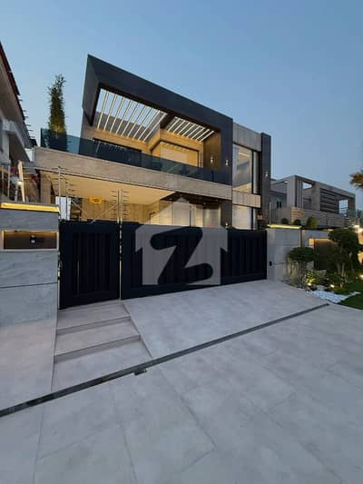 ONE KANAL BEAUTIFULL HOUSE AVAILABLE FOR RENT IN DHA PHASE 6