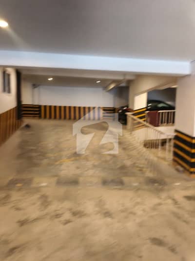 کلفٹن ۔ بلاک 1 کلفٹن,کراچی میں 3 کمروں کا 7 مرلہ فلیٹ 3.3 کروڑ میں برائے فروخت۔