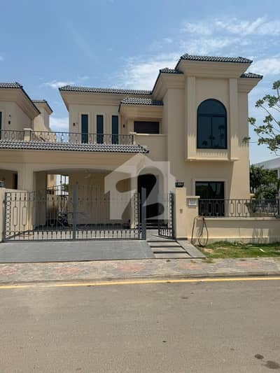 11.5 Marla Corner Georgian style Beautiful Villa for sale in Lahore smart city
