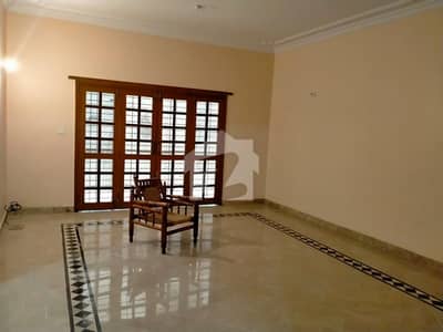 PORTION RENT 3 BED DD 240 SQURE YARD GROUND FLOOR LINE WATER SECURITY PARKING