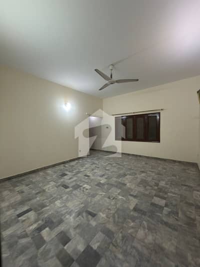 600 Yds 1st Floor With Roof