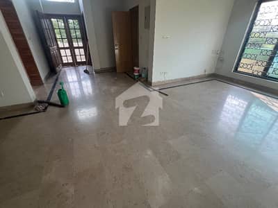 جی ۔ 11/3 جی ۔ 11,اسلام آباد میں 3 کمروں کا 1 کنال بالائی پورشن 1.7 لاکھ میں کرایہ پر دستیاب ہے۔