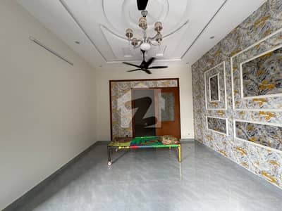House Sized 10 Marla In Pakistan Town - Phase 1