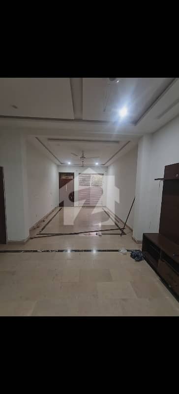 جی ۔ 13 اسلام آباد میں 5 کمروں کا 7 مرلہ مکان 5.4 کروڑ میں برائے فروخت۔