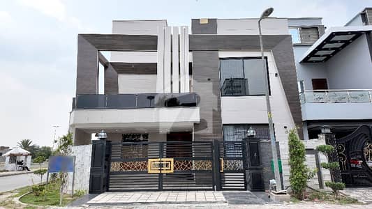 Corner House Of 10 Marla Available In Bahria Orchard Phase 1 - Northern