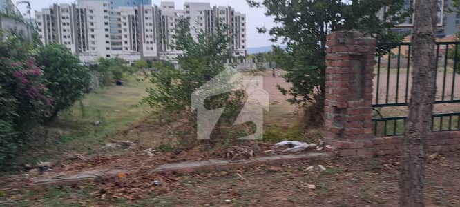 گلبرگ گرینز ۔ بلاک سی گلبرگ گرینز,گلبرگ,اسلام آباد میں 4 کنال رہائشی پلاٹ 13.5 کروڑ میں برائے فروخت۔