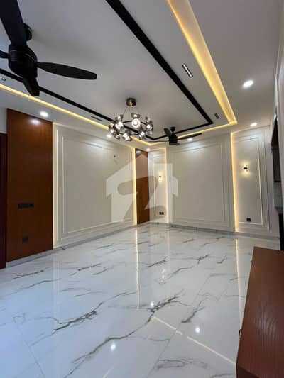 10 Marla Upper Portion Option Available For Rent Bahria Town Lahore
