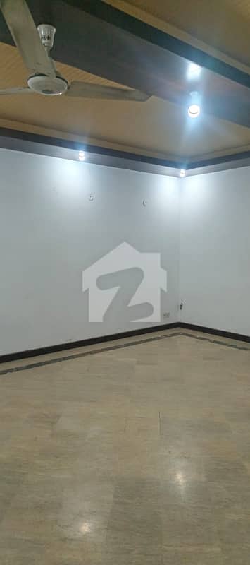 آئی ۔ 8 اسلام آباد میں 3 کمروں کا 12 مرلہ بالائی پورشن 1.5 لاکھ میں کرایہ پر دستیاب ہے۔