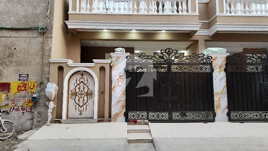کیولری ایکسٹینشن لاہور میں 3 کمروں کا 5 مرلہ مکان 2.9 کروڑ میں برائے فروخت۔