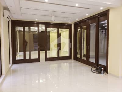 3 Kanal Commercial House Is Available For Rent