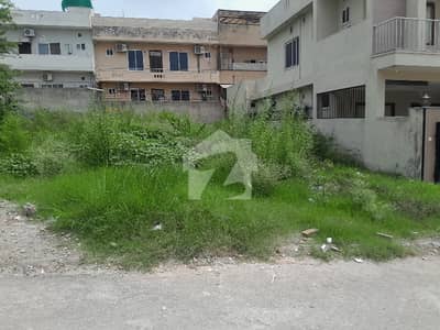 جناح گارڈنز ایف ای سی ایچ ایس,اسلام آباد میں 8 مرلہ رہائشی پلاٹ 1.7 کروڑ میں برائے فروخت۔