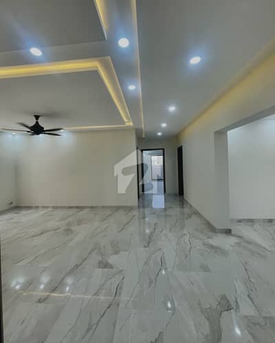 15 Marla Luxury House Top Location For Sale