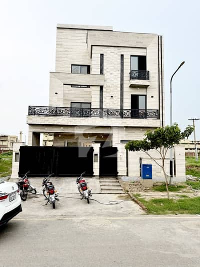 10-MARLA BRAND NEW HOUSE FOR RENT IN KHAYABAN E ZAFAR.