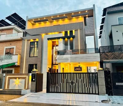 Highly-coveted Prime Location 10 Marla House Is Available In Citi Housing Society For sale