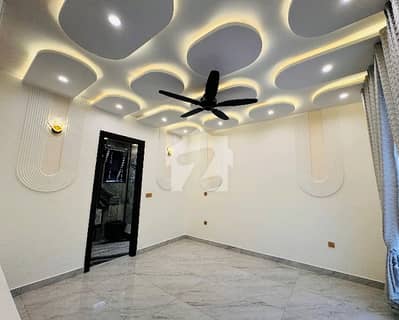 Avail Yourself A Great Prime Location 10 Marla House In Canal View Housing Scheme