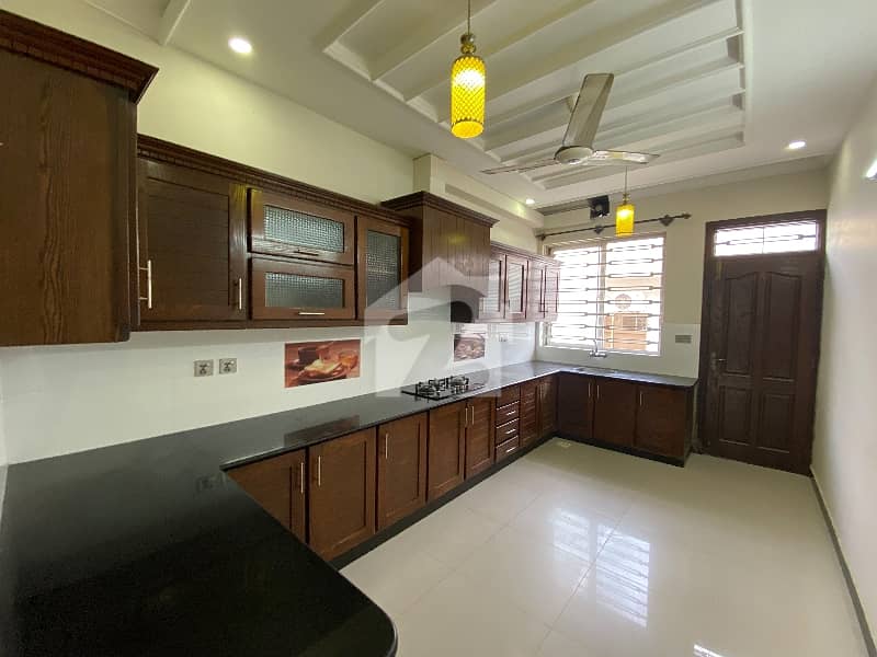 G13 40x80 upper Portion available for rent G13 40x80 upper Portion available for rent