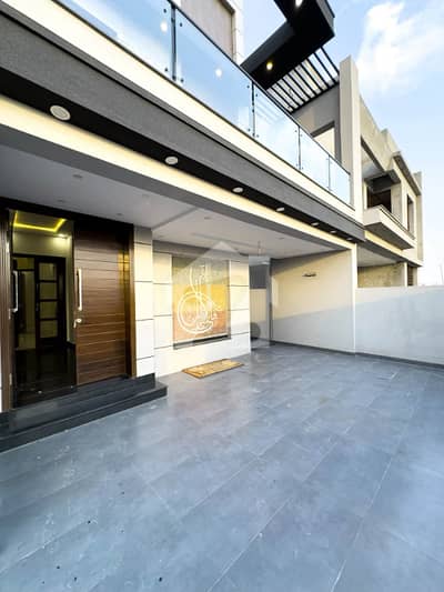 10 Marla Lower Portion For Rent Hot Location Bahria Town Lahore