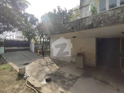 ایف ۔ 7 اسلام آباد میں 4 کمروں کا 1 کنال مکان 23.0 کروڑ میں برائے فروخت۔