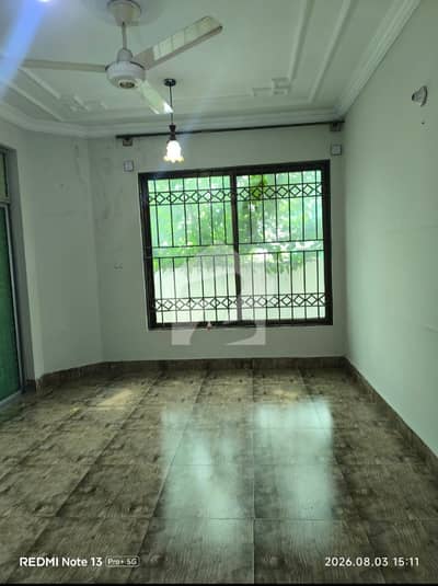 ایف ۔ 11 اسلام آباد میں 6 کمروں کا 1 کنال مکان 5.5 لاکھ میں کرایہ پر دستیاب ہے۔