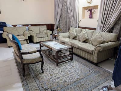 8 MARLA FULL HOUSE FOR RENT AT IDEAL LOCATION IN GARDEN TOWN.