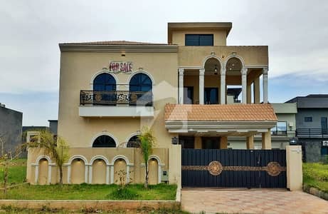 10 Marla Brand New Owner Built House at very Prime Location 10 Marla Brand New Owner Built House at very Prime Location